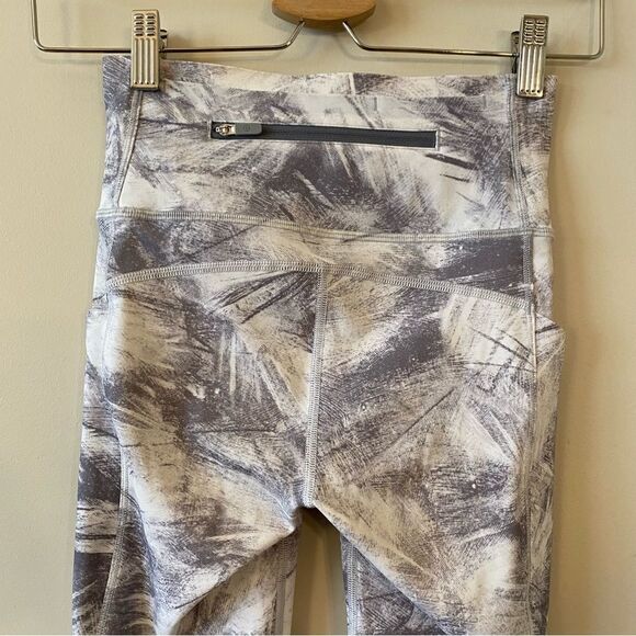 Lululemon Pace Perfect Crop (17") Breeze by White Light Cast / Light Cast - Picture 12 of 16